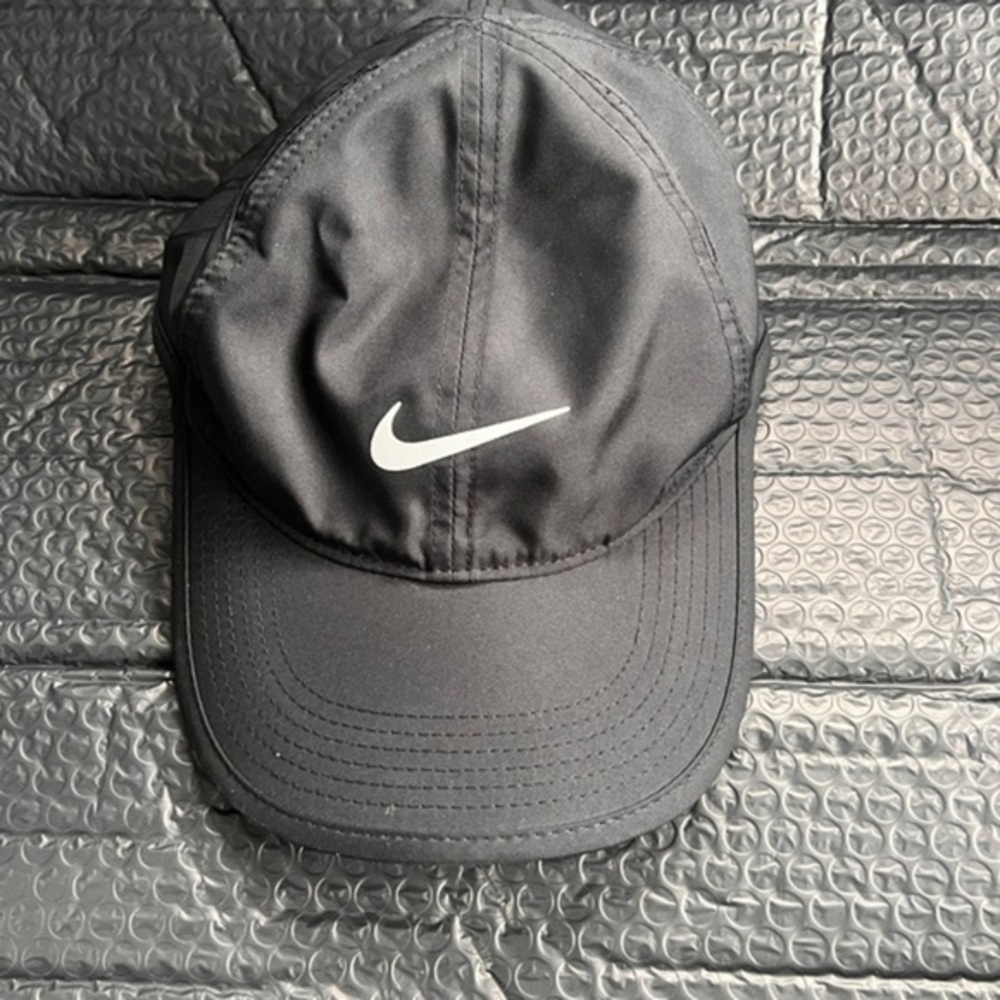Nike Featherlight Black Cap